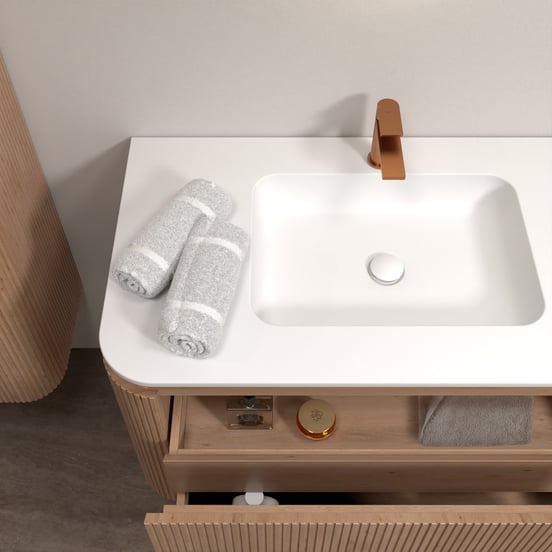 Balmani Moon hängendes Möbelstück Set: 160 x 55 cm, Naturbelassene Eiche, mit Moon Doppelwaschtisch, Solid Surface, Weiß matt, Vertikale symmetrische gerade Rippe