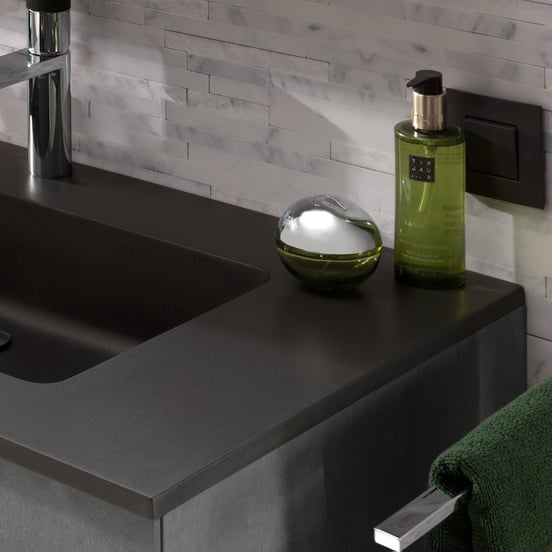 Storke Scuro plan vasque asymétrique à droite quartz mat 150 x 52 cm