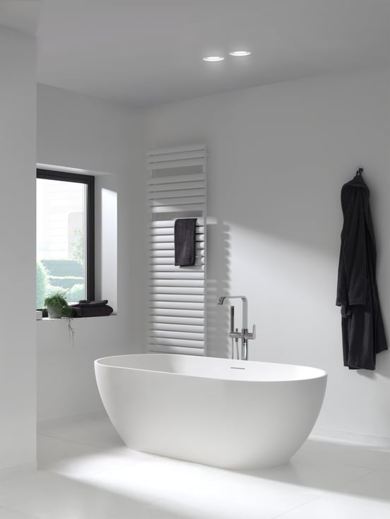 Luca Varess Monterosi ovaal vrijstaand bad 169 x 80 cm Solid Surface mat wit