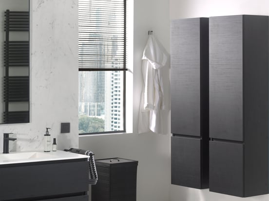 Balmani Lucida Badhochschrank: Hängend, rechts, Eiche Schwarz, 45 x 35 x 169 cm