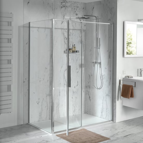 Luca Varess Morano paroi d'angle avec porte pivotante avec 2 panneaux latéraux fixes 90 x 120 cm verre transparent profil chrome brillant