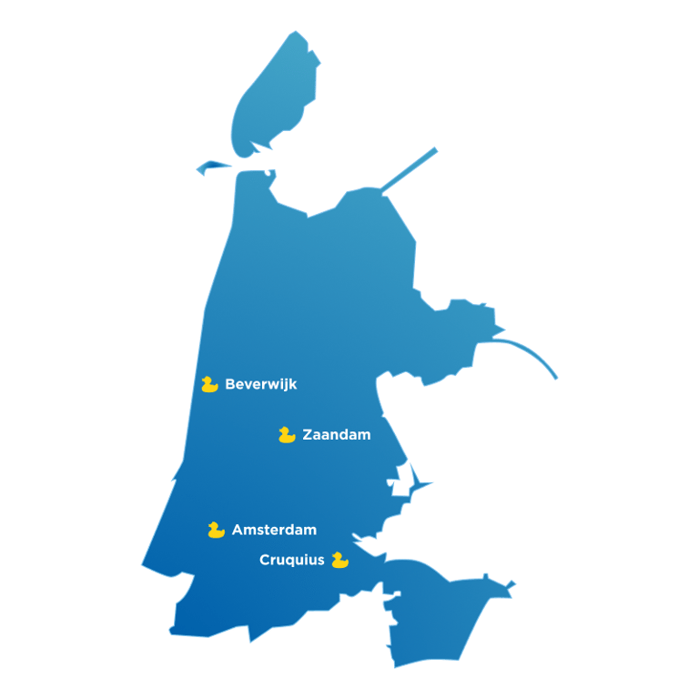 Blauwe kaart van Noord-Holland met x²o badkamers showrooms aangeduid in Beverwijk, Zaandam, Amsterdam Cruquius en Cruquius.