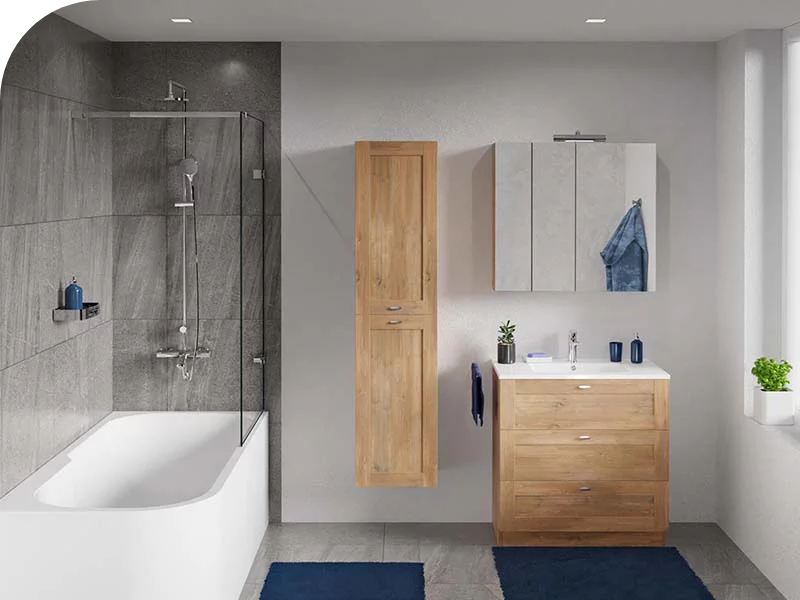 Compacte badkamer met bad-douchecombinatie, houten meubels en spiegelkast. Strakke en functionele stijl.