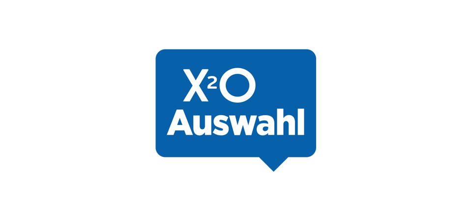 Du siehst ein blaues Sprechblasen-Symbol auf schwarzem Hintergrund mit der weißen Aufschrift „X²O Auswahl“. Dieses Emblem kennzeichnet eine empfohlene Produktauswahl von x²o Bad.