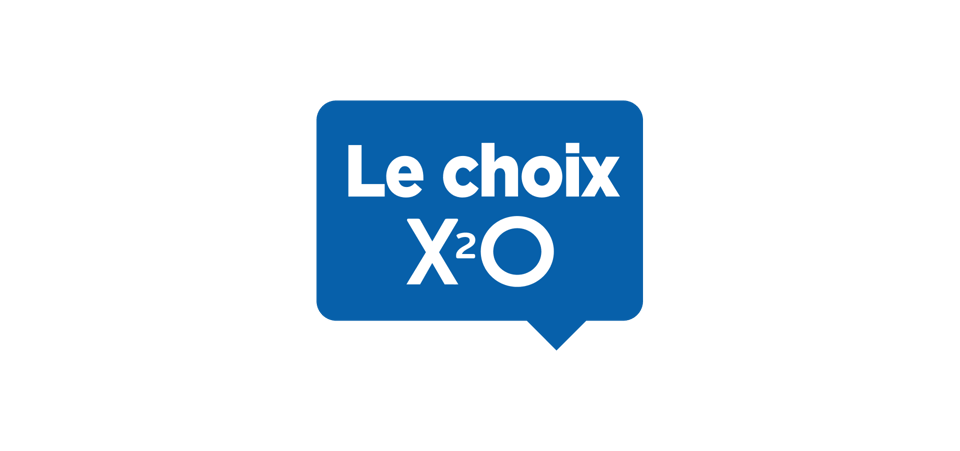 Badge graphique bleu en forme de bulle de dialogue sur fond noir avec le texte blanc « Le choix X²O ». Ce visuel met en avant une sélection recommandée par x²o salles de bains et sert de label qualité ou de choix privilégié.