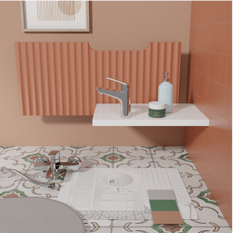 Detail eines Badezimmers mit weißer Wandablage mit Chromarmatur, Seifenspender und Dose, dekorativem Wandpaneel in terracottafarbener Rillenoptik, Materialmustern und Planunterlagen auf gemusterten Bodenfliesen, die ein Designkonzept zeigen x²o Badezimme