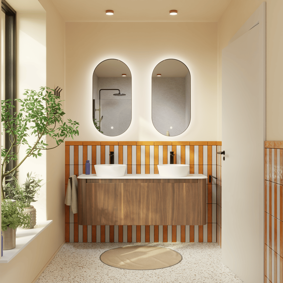 Badkamer met houten wastafelmeubel, twee opbouwkommen, ovale spiegels met verlichting en verticale lattenwand in warme tinten in x²o badkamers