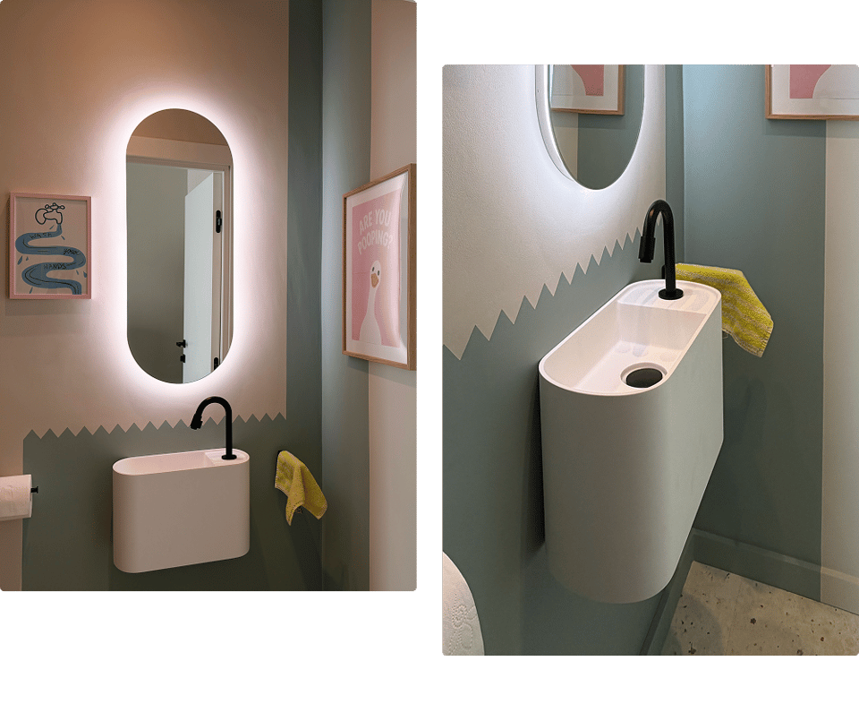 Kompakter Toilettenraum von x²o Badezimmer mit Balmani Livo Handwaschbecken, schwarzer Armatur, ovalem LED-Spiegel und pastellfarbenen Wänden.