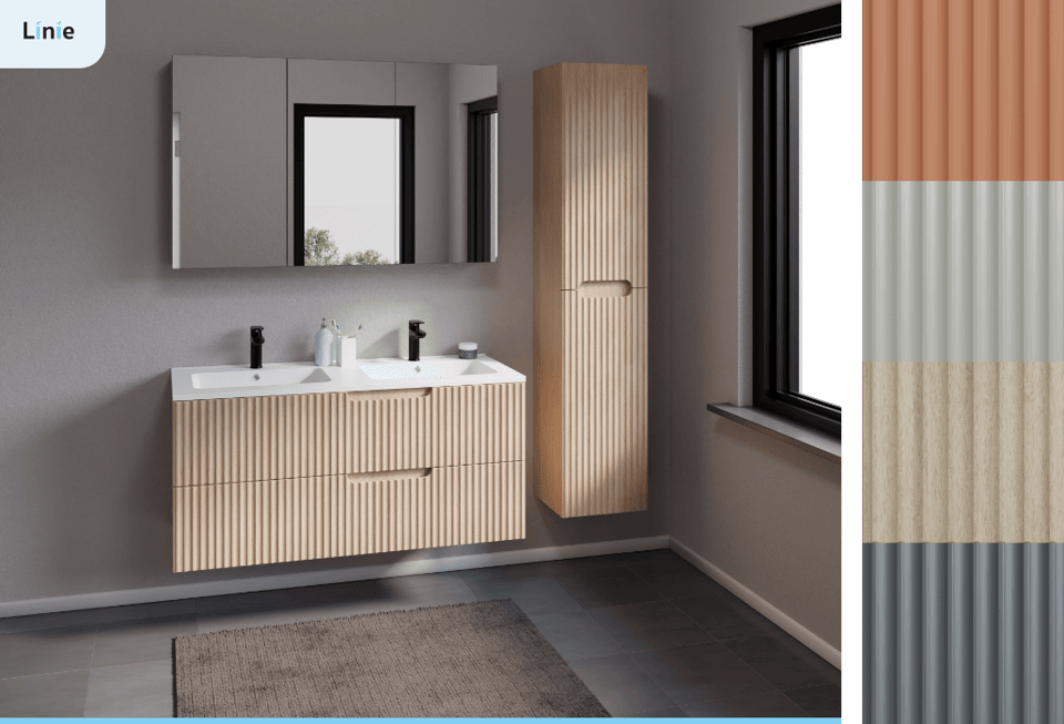 Linie badkamermeubel met geribbelde fronten en spiegelkast in moderne badkamer.