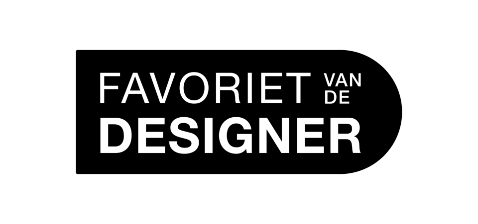 Zwart label met witte tekst 'Favoriet van de designer', duidt op een designkeuze binnen het assortiment van X²O badkamers.